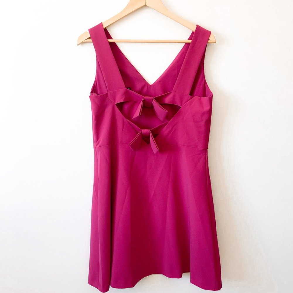 Dynamite Pink Cutout Bow Back Dress Sz Large - Picture 3 of 10